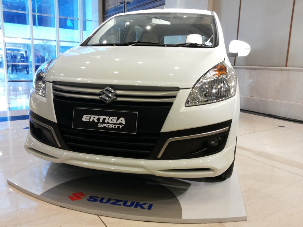 Indoors Suzuki Ertiga Gx
