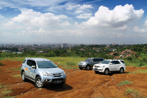 Komparasi Toyota Fortuner vs Mitsubishi Pajero Sport vs Isuzu MU-X Komparasi Toyota Fortuner vs Mitsubishi Pajero Sport vs Isuzu MU-X