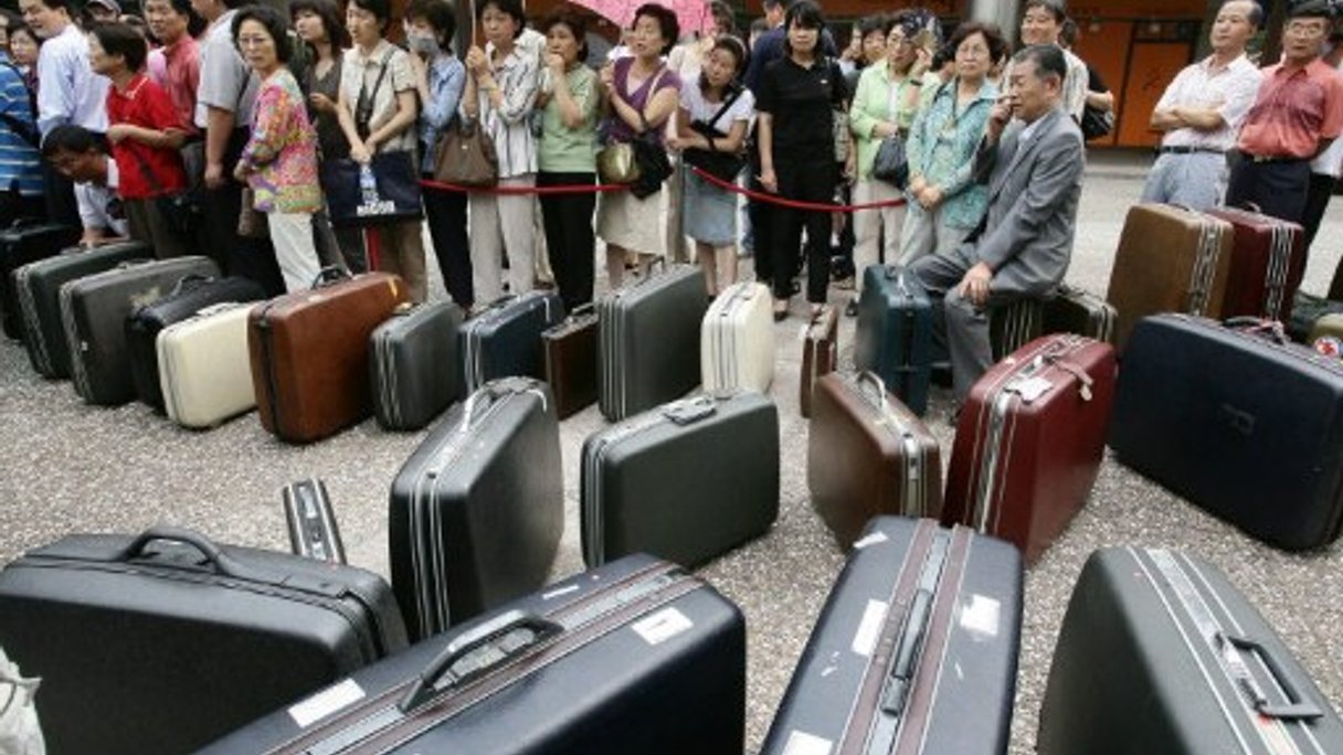 <div style="text-align:left;">
Travellers line up for an old-for-new suitcase swap arranged by Samsonite in Korea a few years back (AFP)</div>