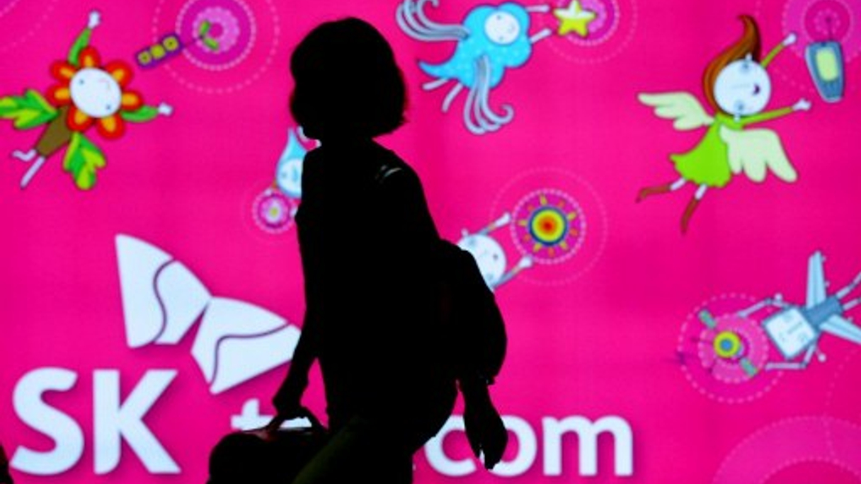 <div style="text-align: left;">
Steel maker Posco sells shares in SK Telecom and two Korean banks as it seeks to boost its capital (AFP)</div>