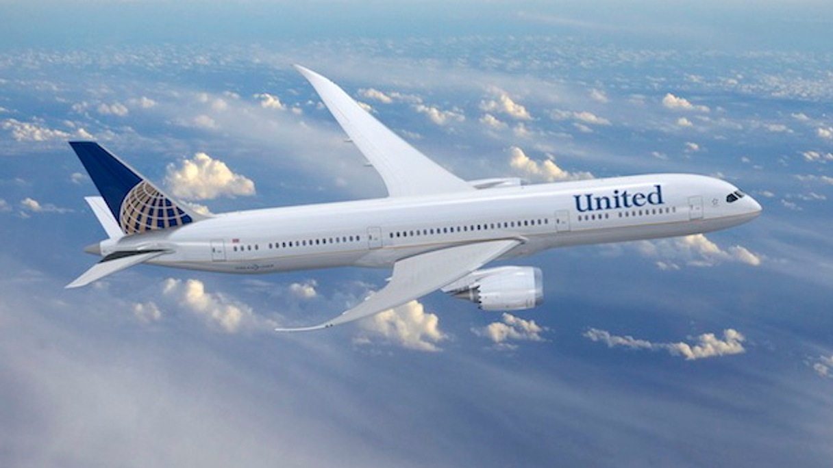 A Boeing 787 in the new United livery.