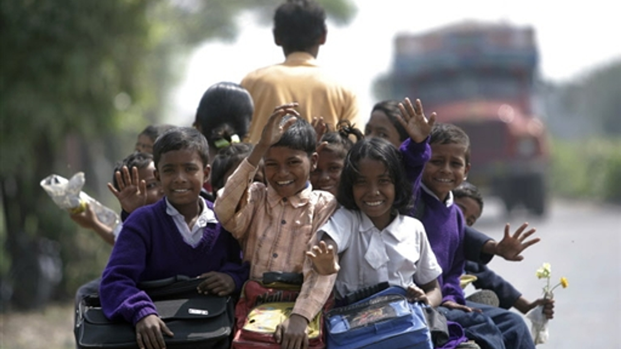 Indian children on their way to school. The country is participating strongly to the post-crisis growth rebound.