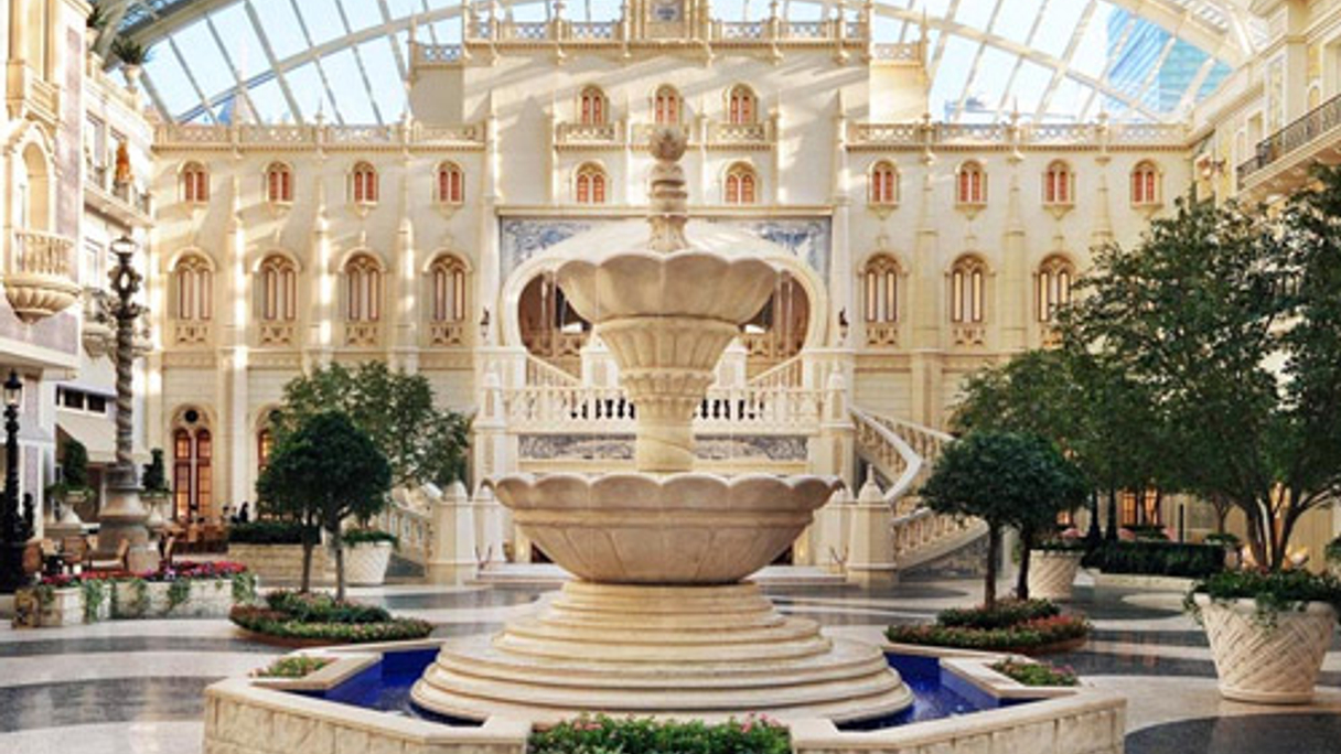 <div style="text-align: left;">
MGM Macau's "Europe-inspired" <i>grande praça</i>
</div>