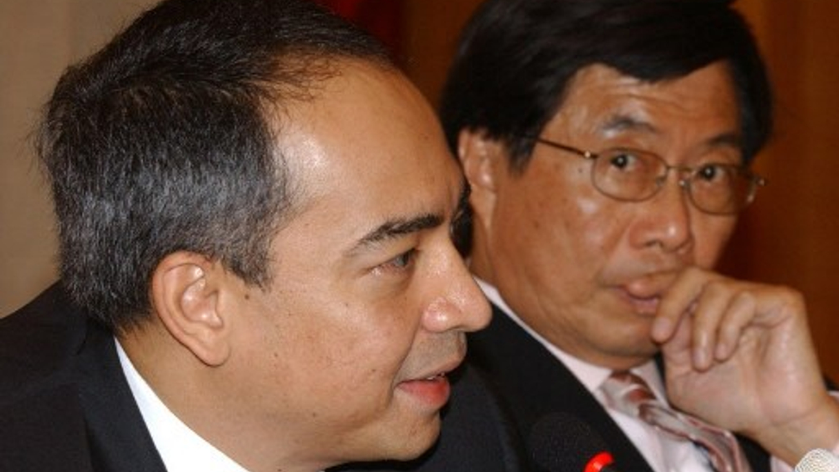 Nazir Razak (left)