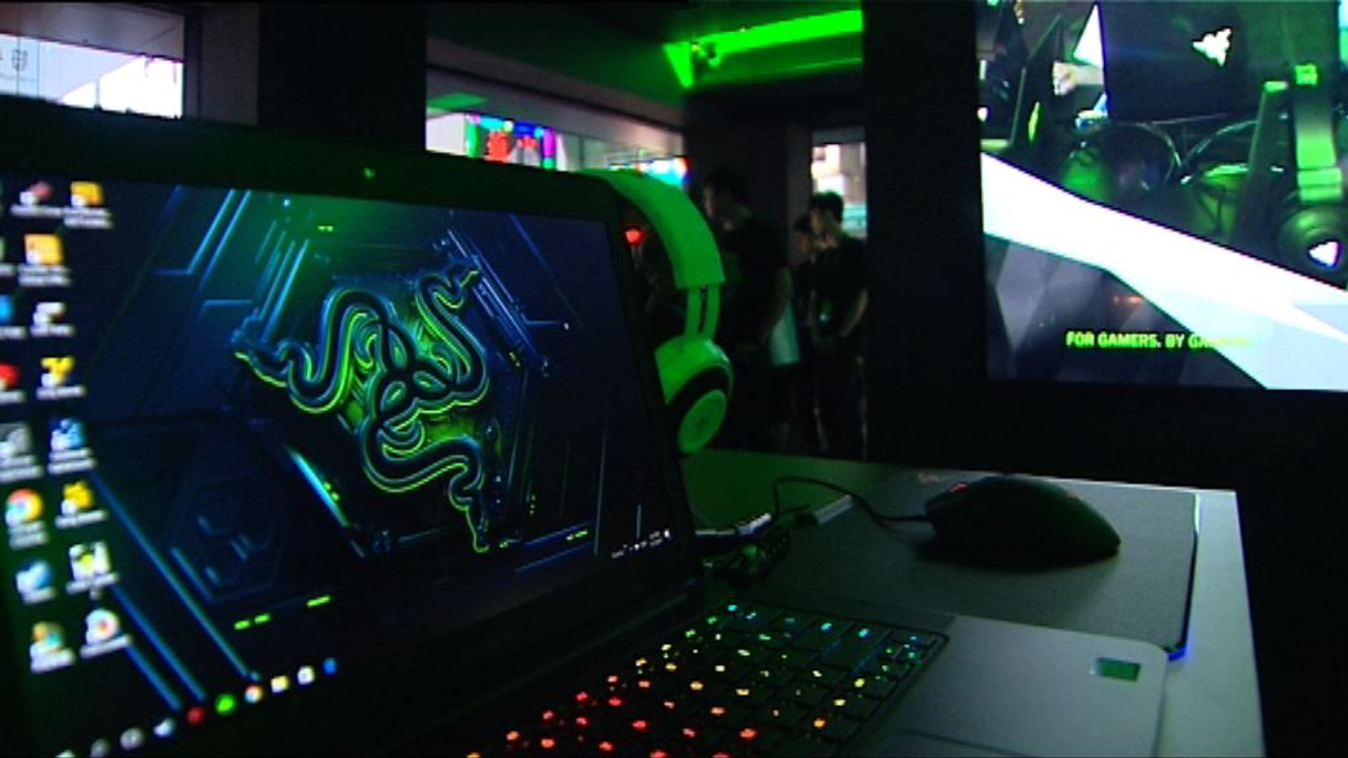 Li Meng Lee (left) with Razer CEO Min-Liang Tan