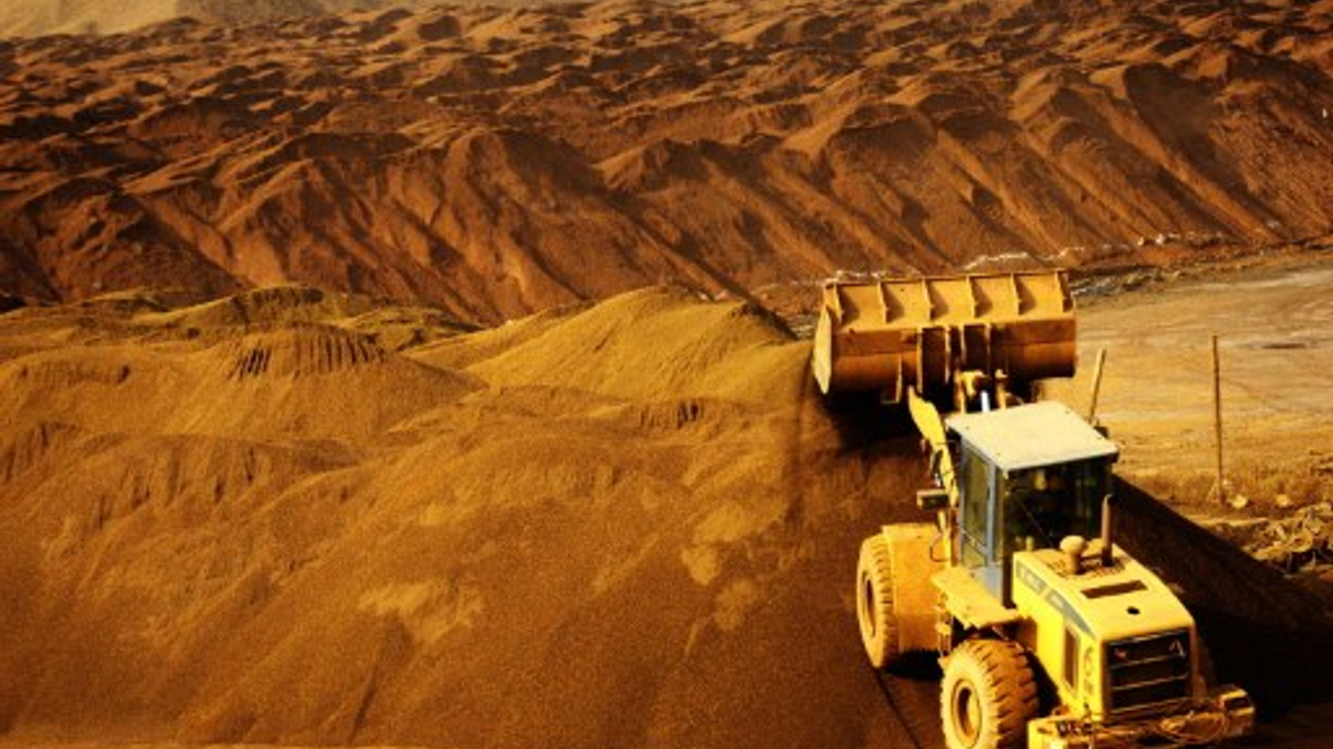 <div style="text-align:left;">
Iron ore yard in Tianjin, China (AFP) </div>