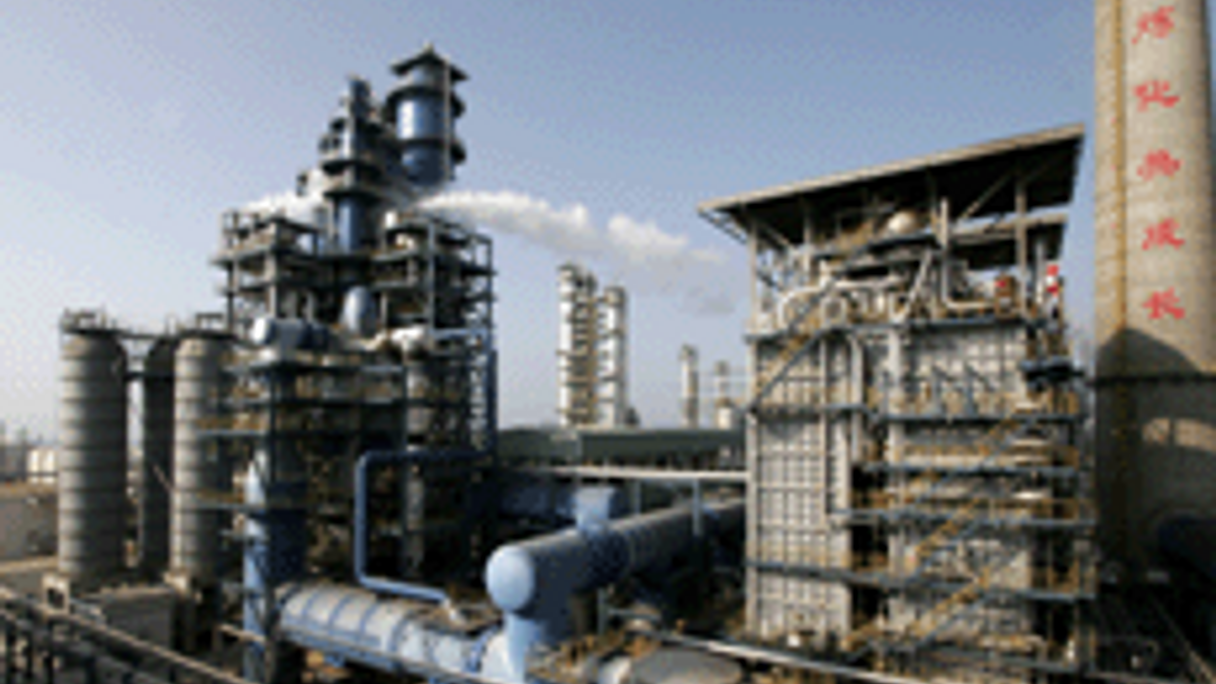 <div style="text-align: left;">
A catalytic cracking plant in Hainan
</div>