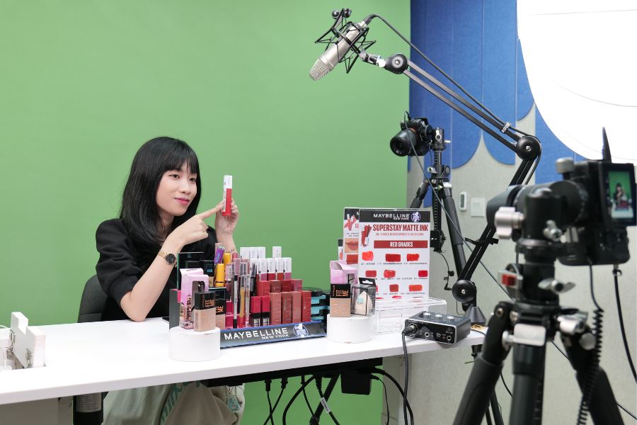 Inside L'Oreal's 14 studios in Jakarta supporting the brand's live commerce growth | Analysis - Vimarsana News