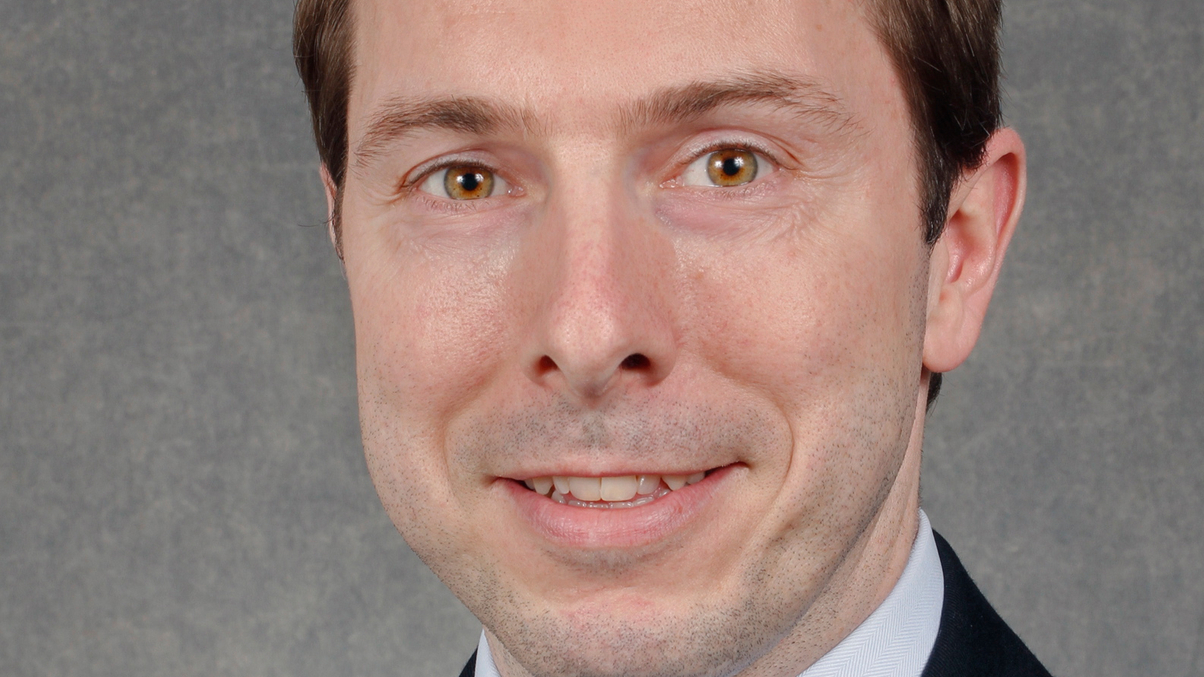 Stay in quality credit as crises come to a head