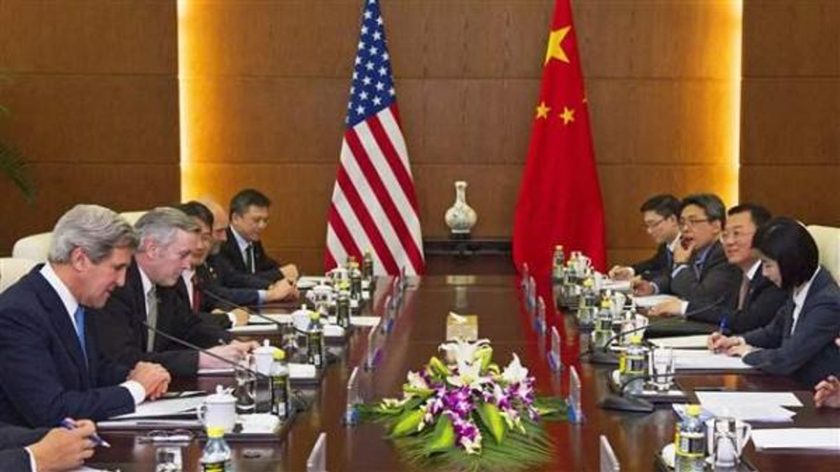 Foreigners to be given full China private market access