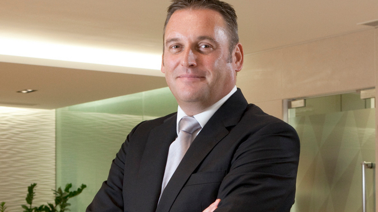 Standard Life reviews products, distribution