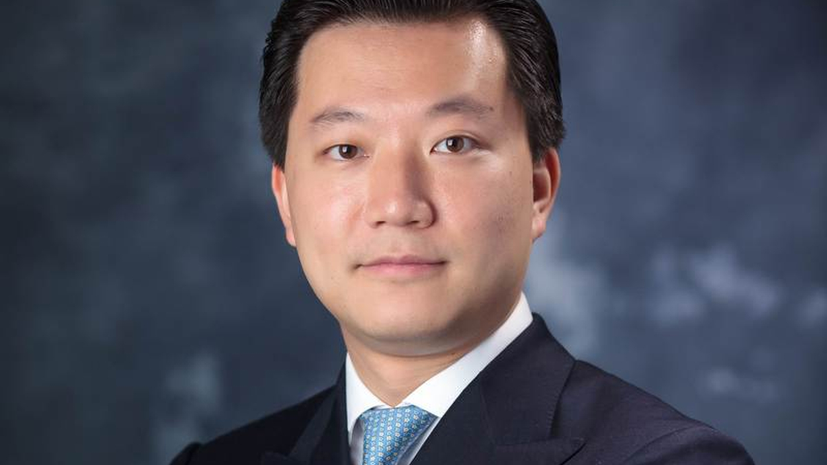 Vanguard faces direct-sales challenge in China