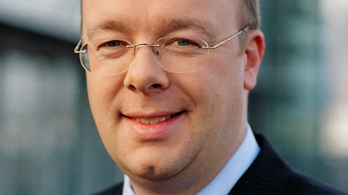 Deutsche, Lombard Odier CIOs split on how to tackle volatility