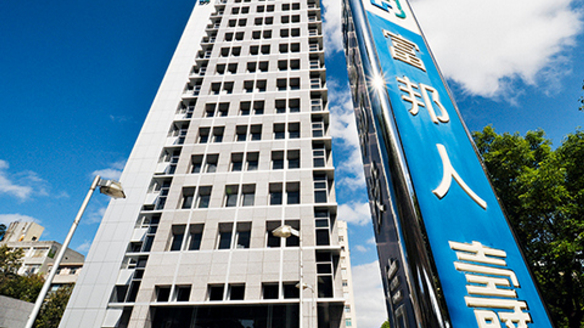 Fubon Life to add Taiwan stocks and real estate