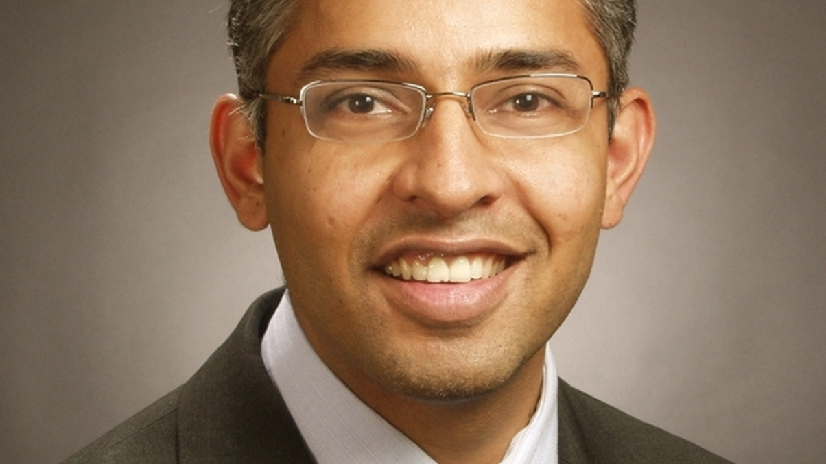 Is low volatility a crowded trade?