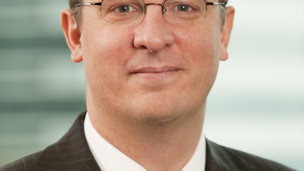 Global firms head east to tap sovereign funds, HK listings