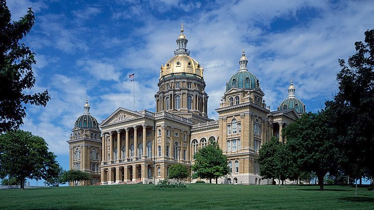 Iowa pension buying big into illiquids, mulls insourcing