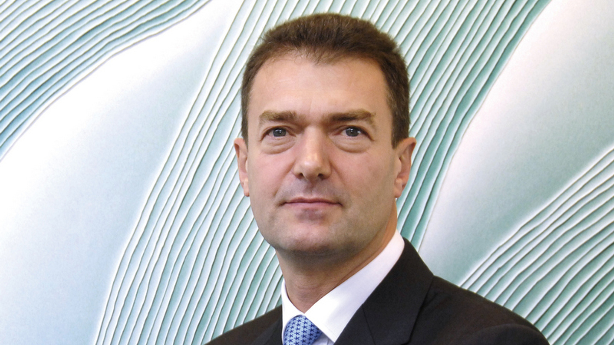 UBS, Coutts target onshore wealth in HK