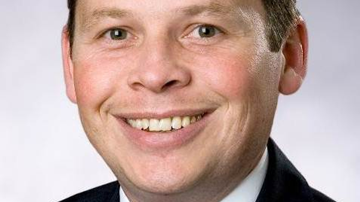 Pimco adds duo for retail entry, mulls China plans