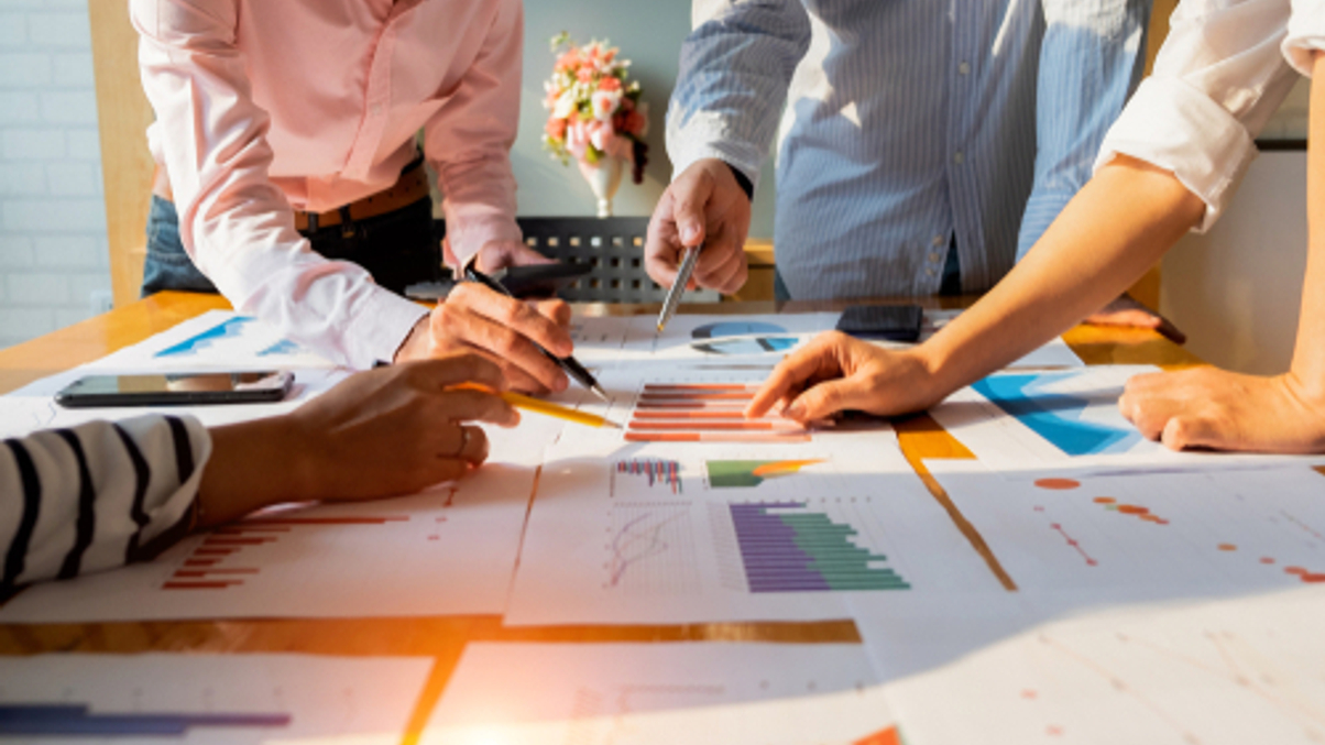 Sentiment Indicator: ESG, PE key to investor plans