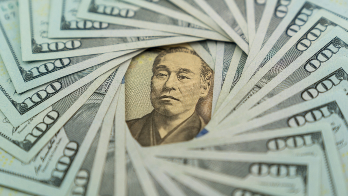 Japanese institutions tilt back to JGBs