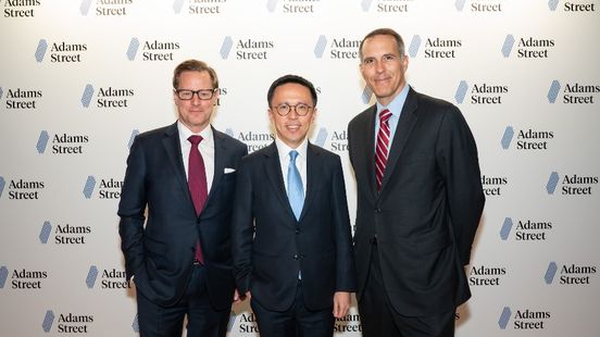 Mr. Ben Hart, Partner & Head of Investor Relations (Asia), Adams Street (left); Mr. Samson Wong, Chief Investment Officer (Private Markets) of the Hong Kong Monetary Authority (middle); Mr. Jeffrey Diehl, Managing Partner & Head of Inestments, Adams Street (right)
Mr. Ben Hart, Partner & Head of Investor Relations (Asia), Adams Street (left); Mr. Samson Wong, Chief Investment Officer (Private Markets) of the Hong Kong Monetary Authority (middle); Mr. Jeffrey Diehl, Managing Partner & Head of Inestments, Adams Street (right)