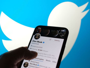 Twitter’s ad revenue slows as Musk deal hangs in the balance