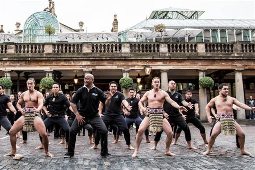 Rugby star Jonah Lomu treated commuters in Covent Garden, London, to a haka activity orchestrated by MasterCard.