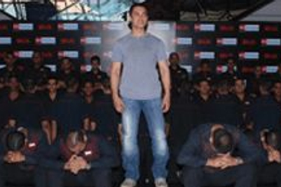 Hundred haircuts to promote Aamir Khan's new film