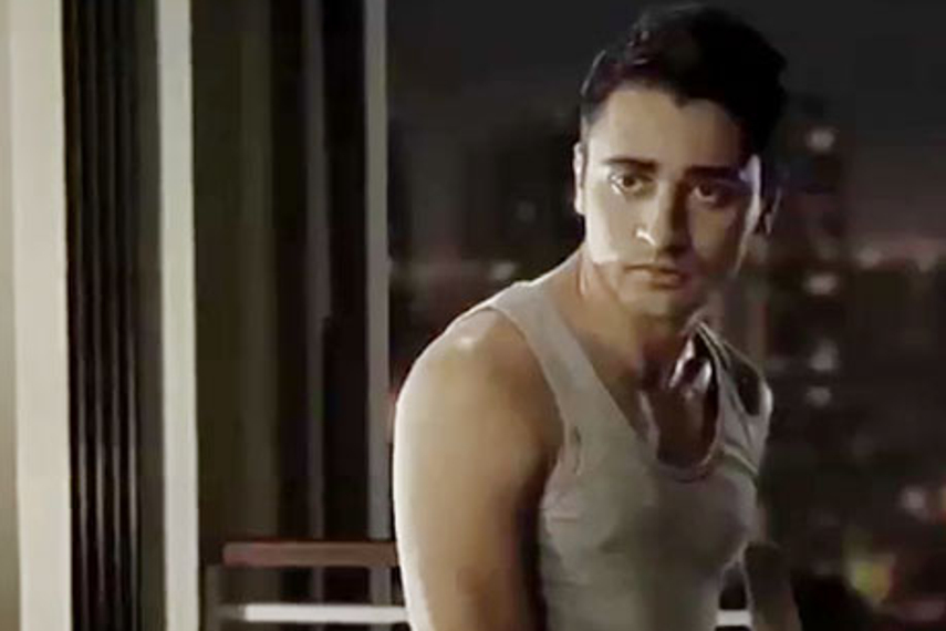 Imran Khan uses shadowgraphy to get his bottle in Coca Cola’s new TVC