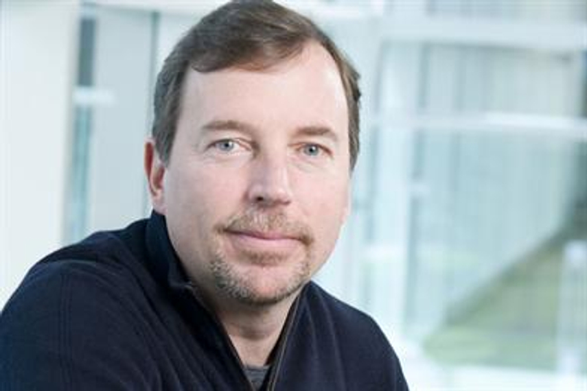 Yahoo's chief executive Scott Thompson resigns amid CV controversy