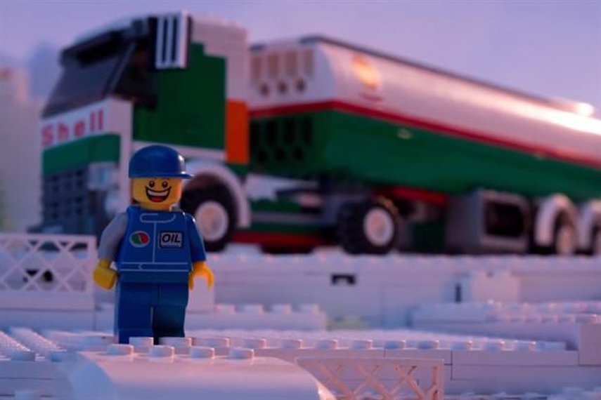 Lego bows to Greenpeace pressure, ends Shell marketing partnership