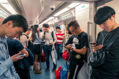 You'll spend 33 full days staring at your phone this year: New Zenith media-consumption forecast