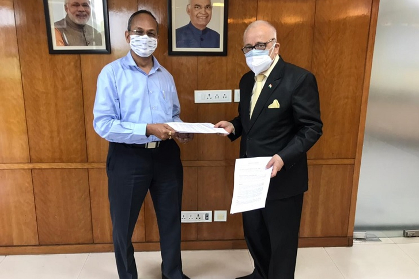 Arun Singhal, CEO, FSSAI (left) and Professor Bejon Misra, adviser, public affairs, ASCI