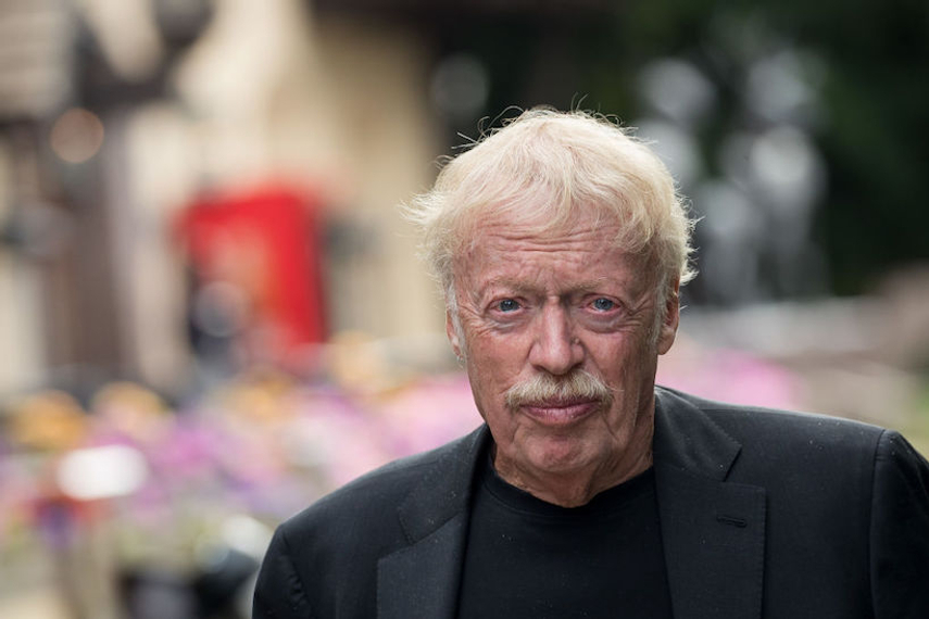 Nike co-founder Phil Knight remembers Dan Wieden