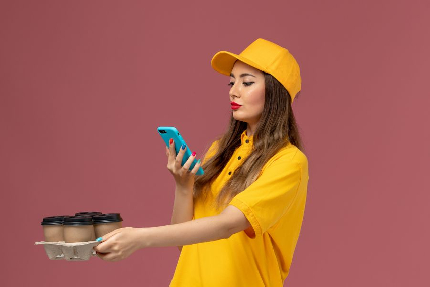 Restaurants need to find innovative ways to stand out in a crowded market and retain loyal customers. Image source: Freepik