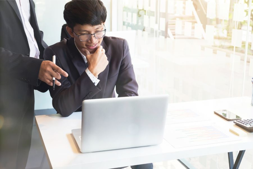 57% of B2B marketers cite creating the right content for their audience as a significant challenge. Source: Freepik.