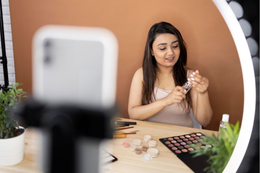 In September 2024, Amazon has announced an increase in commission rates for the 50,000 creators that are a part of its influencer marketing network. Image source: Freepik