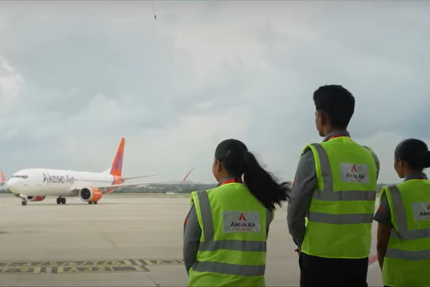 In a sector that leans on celebrity charm, the airline company flips the script with a campaign starring its airport teams.