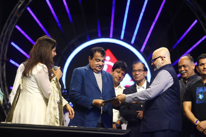 Union Road Transport and Highways Minister Nitin Gadkari along with OrangeGlobal Stories founders at the Eshtory launch event