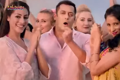Relaxo Bahamas gets Salman to do a song and dance, says 'Keep Chillin'