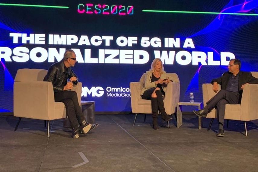 (L to R): Goldblum, Sullivan, Dey