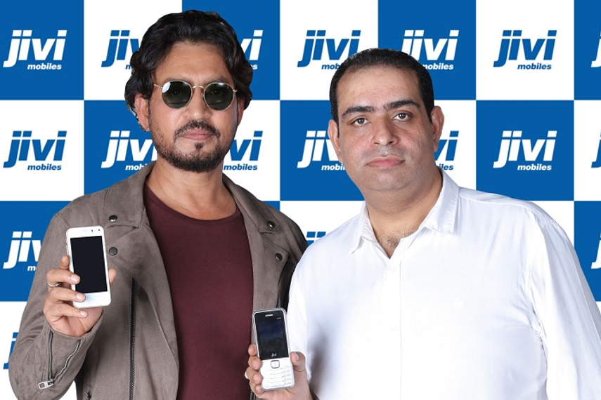 (Irrfan Khan (left) and Pankaj Anand (CEO, Jivi Mobiles)