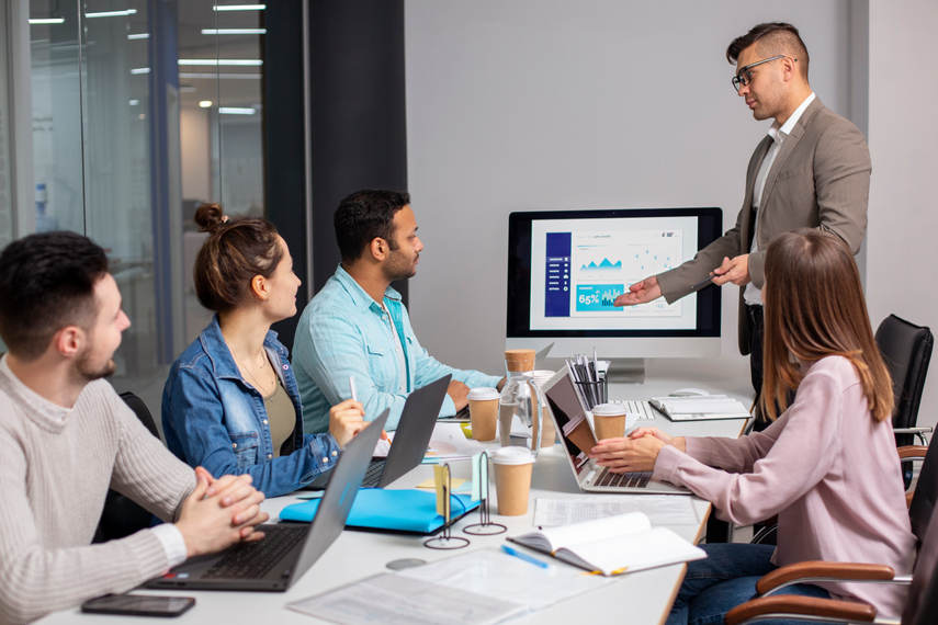 A technological advantage improves the marketer's capacity to interact with customers, increasing engagement and conversions. Image source: Freepik