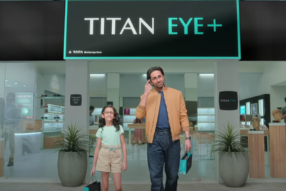 Ayushmann Khurrana gets a suitable Titan Eyeplus by asking the right questions