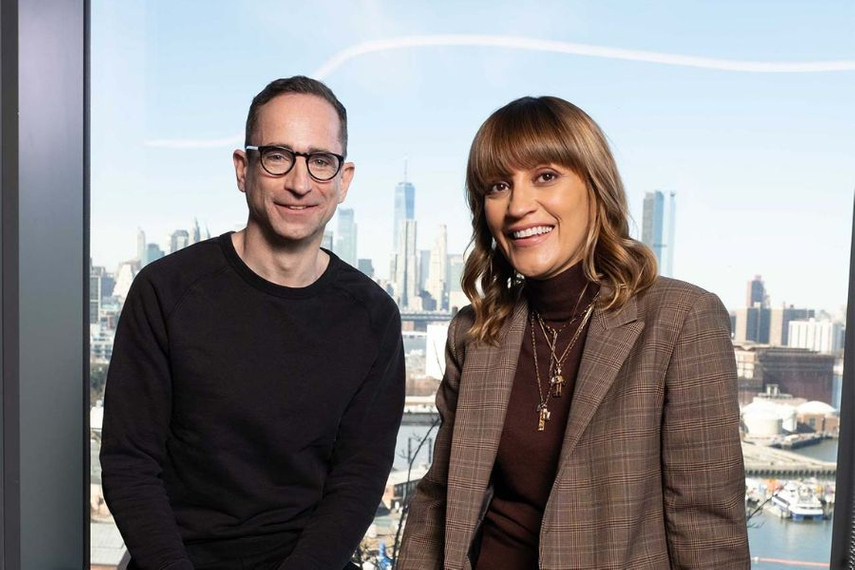 ロビン・フォーブス氏(左)とティファニー・ロルフ氏