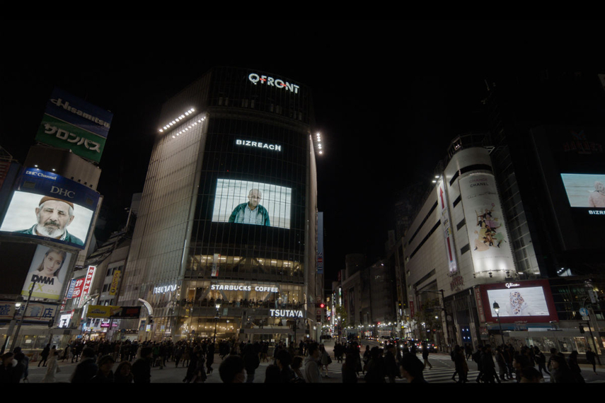 渋谷のスクランブル交差点で上映されたソフィ・カル の作品(写真提供:ペロタン東京)