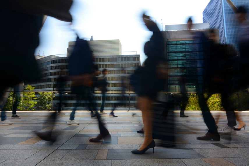 都心部の長い通勤時間も、ワークライフバランスの実現を阻む要因となっている(写真:Shutterstock)