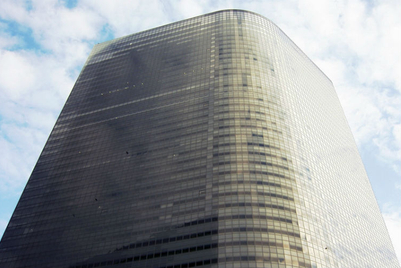 苦難続く電通、異例のスピード捜査