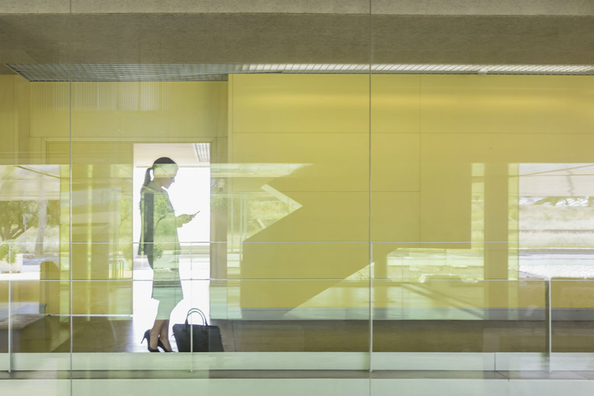 女性の働きやすさを阻む、職場や社会の規範